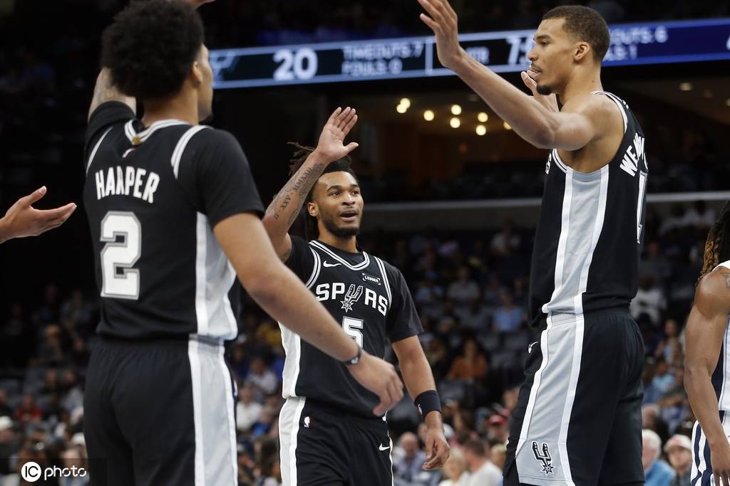 文班亚马19+15+3+3抢断7盖帽 卡斯尔15+9马刺轻取灰熊